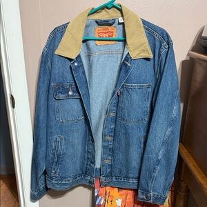 Levi's Men's Denim Jacket with Beige Collar